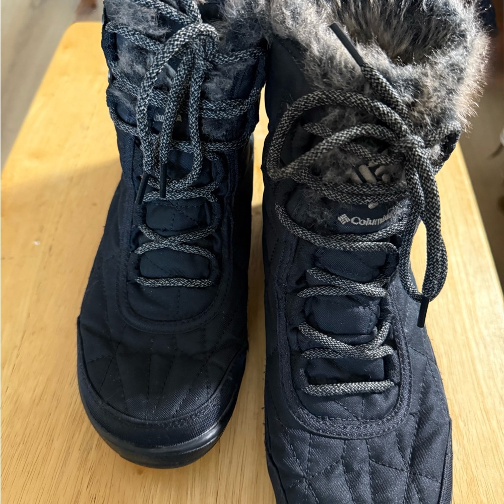 Columbia Women's Dark Gray Winter Boots